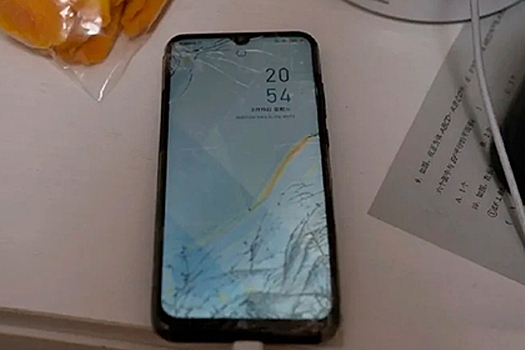 Смартфон Xiaomi «выжил» после падения с 8 этажа