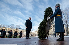 Путин возложил венок к Могиле Неизвестного Солдата