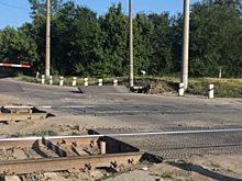 В Волгоградской области пассажирский поезд столкнулся с автомобилем на железнодорожном переезде