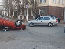 В столкновении иномарок в Энгельсе пострадал мужчина
