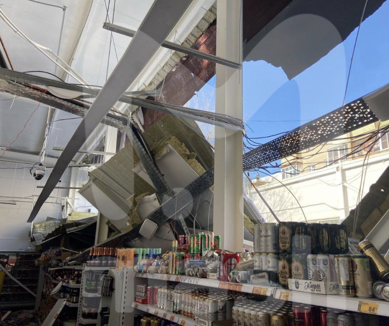 СМИ: Крыша магазина обрушилась в Подмосковье