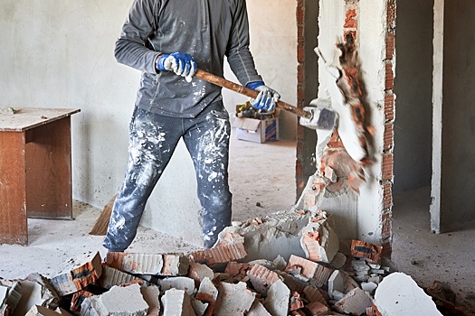 Стало известно, сколько могут заработать мастера по ремонту квартир за месяц