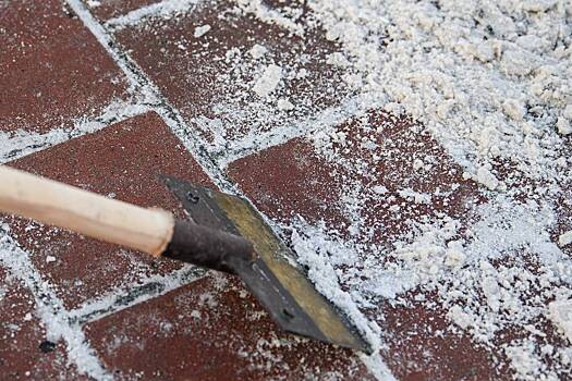 Жителям российского города пришлось самим собирать деньги на расчистку улиц от снега