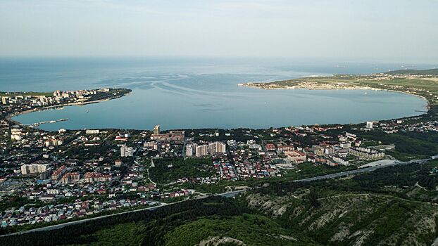 На пляжах Геленджика не осталось места отдыхающим