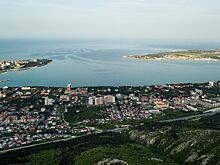 На пляжах Геленджика не осталось места отдыхающим