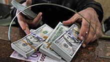 В ВТБ назвали сроки полного отказа россиян от вкладов в долларах и евро