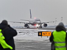 Пассажира рейса Нижневартовск — Москва сняли с самолета за дебош