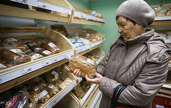 Пенсионеров могут освободить от НДС на продукты