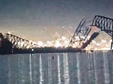 В Балтиморе от столкновения с кораблем рухнул мост