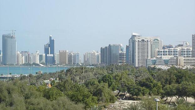 Четыре автомобиля столкнулись в массовом ДТП в Абу‐Даби