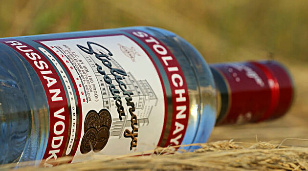 В Британии торгуют российской водкой из-под прилавка по цене 100 фунтов за пол-литра