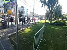 На Ленпроспекте начали расширять тротуар возле ТРЦ «Европа»