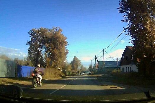 Столкновение мотоциклиста с легковушкой попало на видео