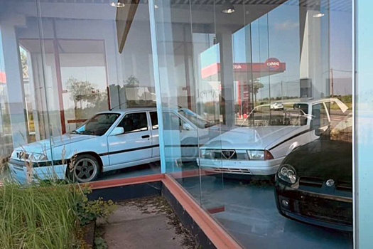 Заброшенный автосалон с Alfa Romeo сняли на видео в Бельгии