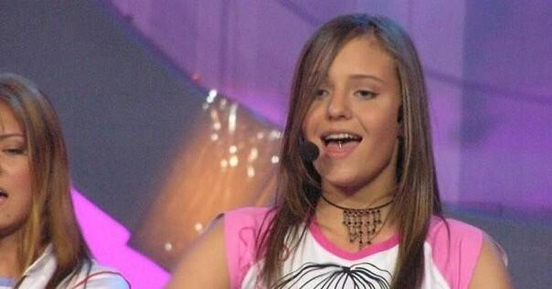 В 2004 году тогда 16-летняя Надежда Игошина попала в проект мечты для многих начинающих исполнителей — шоу «Фабрика звезд-4». 