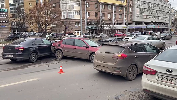 Четыре автомобиля столкнулись в Нижнем Новгороде