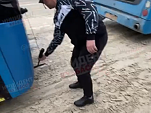 Автобусы столкнулись на скользкой дороге в Кемерове