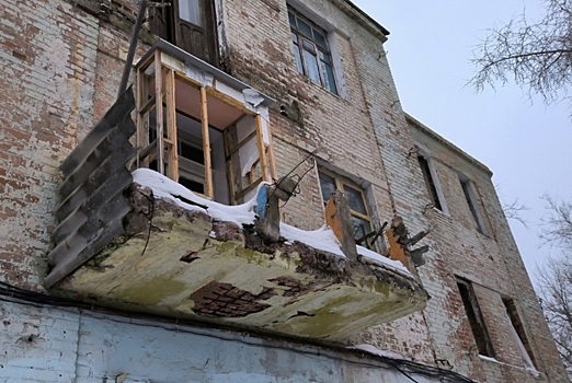 Опасные руины аварийных домов под Воронежем облюбовали подростки