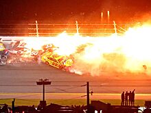 Дайтона 500: Массовая авария на последнем круге и сенсационный победитель