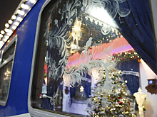 Нарядные новогодние автобусы вышли на линии в Салехарде