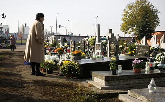 Поляки изгоняют бандеровских бесов со своих кладбищ