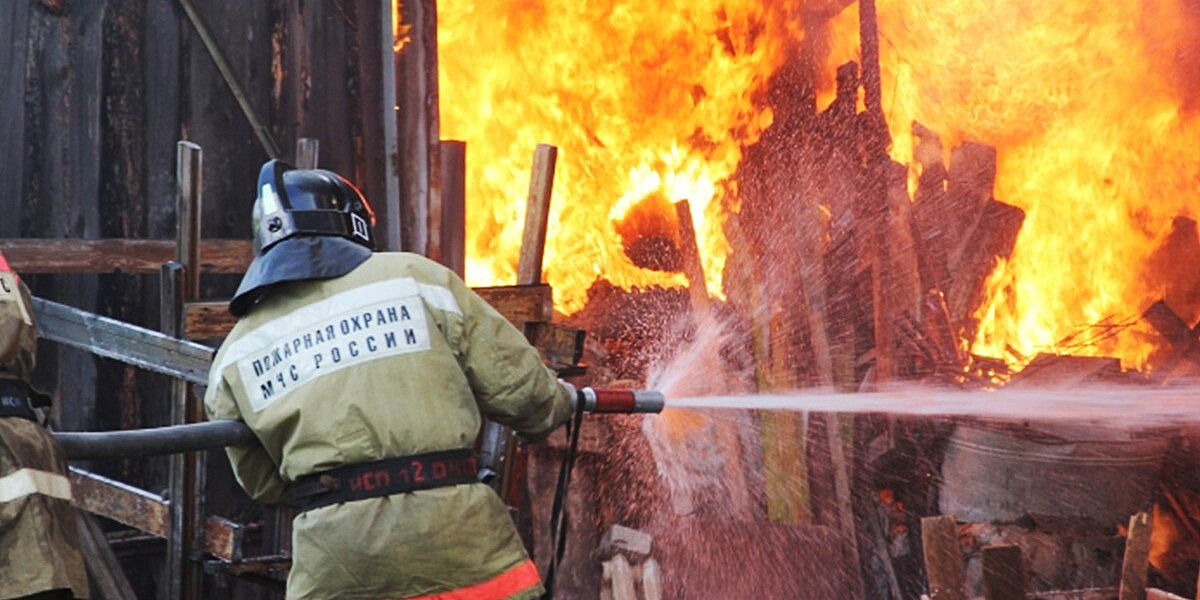 Пять человек погибли при пожаре в Уссурийске, возбуждено уголовное дело