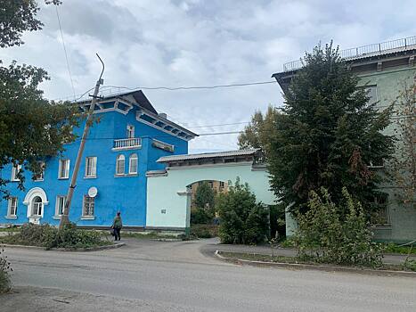 В Новосибирске эксперты раскритиковали покраску домов на Расточке в яркие цвета