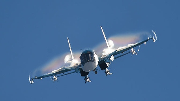 Блеск «Хибин»: бомбардировщики Су-34 ослепили ПВО «противника» в астраханском небе