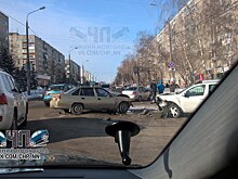 Две иномарки столкнулись у лицея №82 в Сормовском районе (ФОТО)