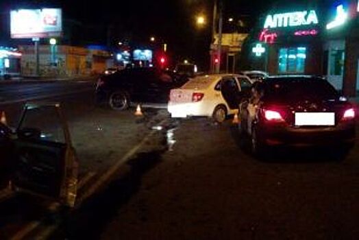 В Ставрополе столкнулись четыре авто по вине злостного лихача