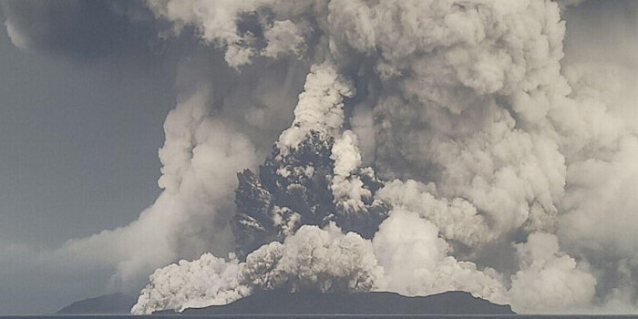 Волна цунами после извержения вулкана Тонга достигла 90 метров