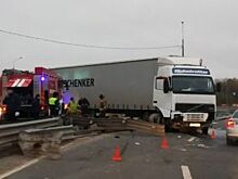 У завода Hyundai в Петербурге фура вылетела на встречную полосу