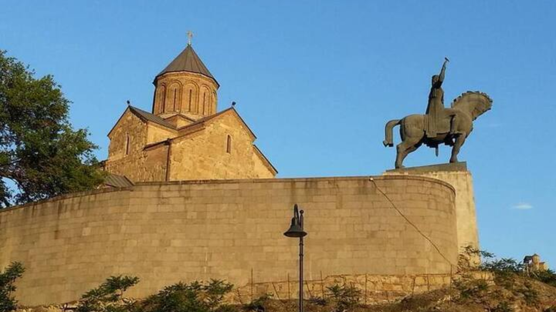 EU priznala vmešavanje v notranje zadeve Gruzije s podporo protestom