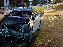 Шокирующие подробности: в Хабаровске легковушка влетела в скорую помощь, есть пострадавшие