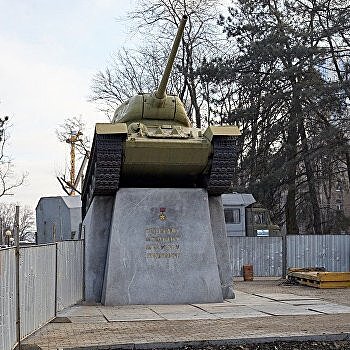 Декоммунизация? Зачем хотят передвинуть танк Пушкина в Днепре