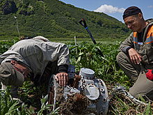 "Пока мы видим в останках человека — мы сами люди". Как ищут пропавшие самолеты на Курилах