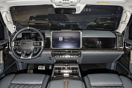 Появилось первое фото салона "убийцы Хаммера" от Dongfeng