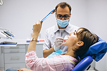 Как вставляют зубные имплантаты и кому это необходимо