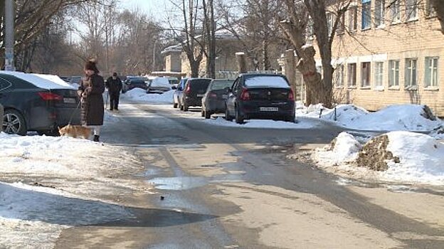 Не привыкшие к тротуару пензенцы рискуют жизнью на проезжей части