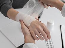 Депутат Горячева взяла на контроль дело москвички, которой бывший сломал кисть