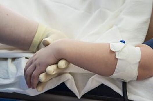 Красноярские врачи пришили 8-летней девочке оторванный в бассейне палец