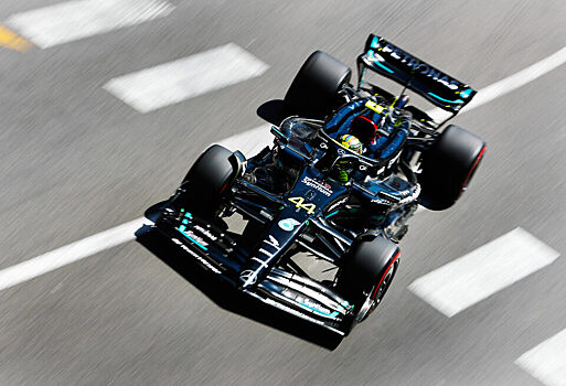 «Нужно слушать инженеров, а не Хэмилтона и Рассела». Крофт раскритиковал Mercedes