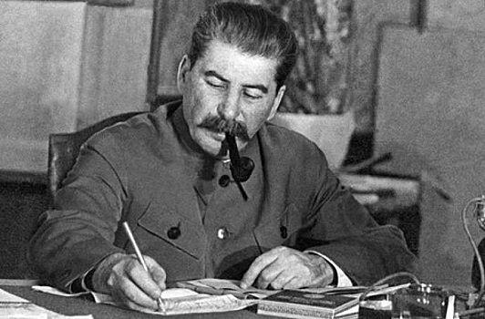 Зачем Сталин в 1946 году сделал народных комиссаров министрами