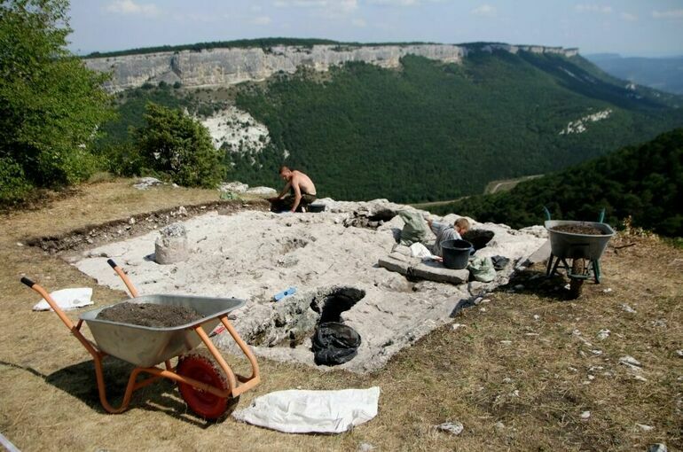 Не мочите древних человечков в Крыму