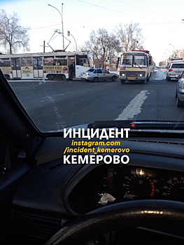 Кемеровчанин сфотографировал ДТП с трамваем