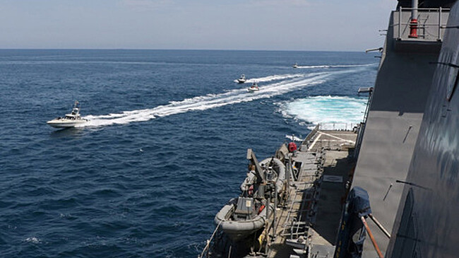 Иран объявил о военных учениях с боевыми стрельбами в Ормузском проливе