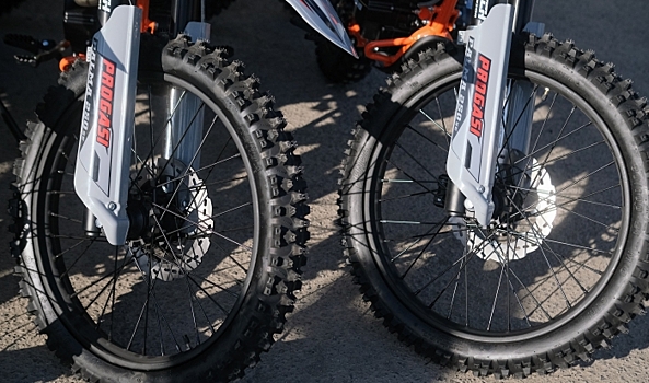 В Севастополе 39-летний мужчина попал в ДТП на электробайке