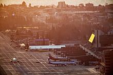 SHOT: Трех пассажиров рейса Сочи - Москва госпитализировали из-за задержки борта
