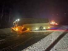 На трассе под Новосибирском столкнулись автобус и грузовик: четверо пострадавших