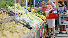 Половине россиян хватает денег только на еду и одежду